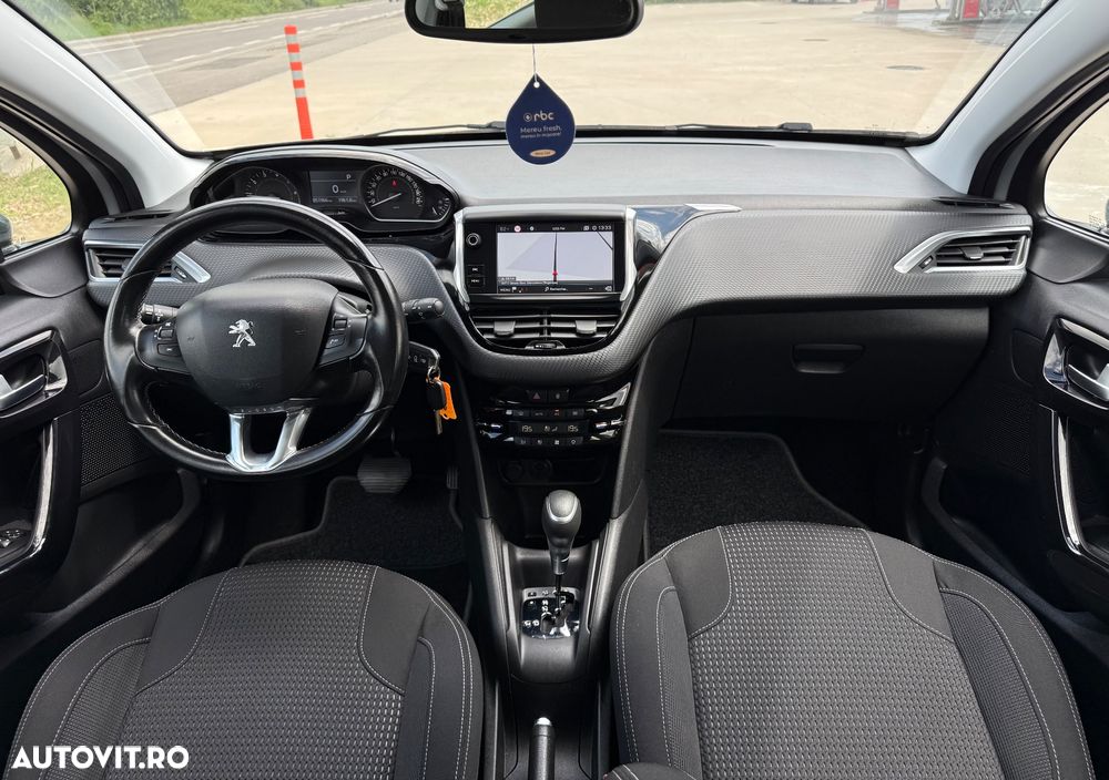 Peugeot 208 1.2 L PureTech Turbo S&S EAT6 Allure - 18