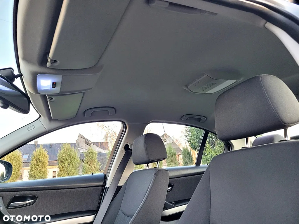 BMW Seria 3 320i - 30