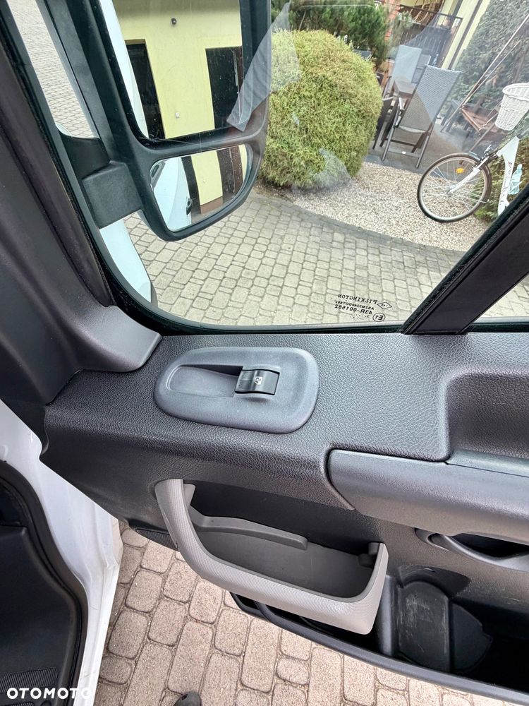 Renault Master - 25