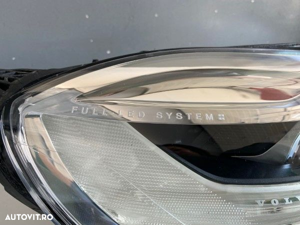 Far dreapta MID LED LHD VOLVO V40 2012-2019 32228484 - 6