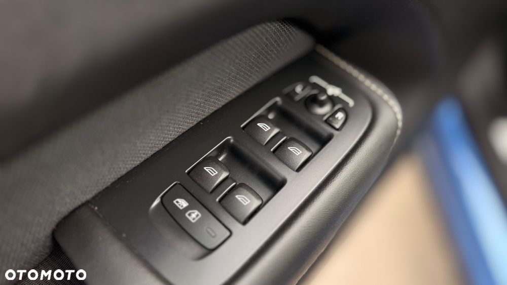 Volvo XC 60 B4 D AWD R-Design - 9