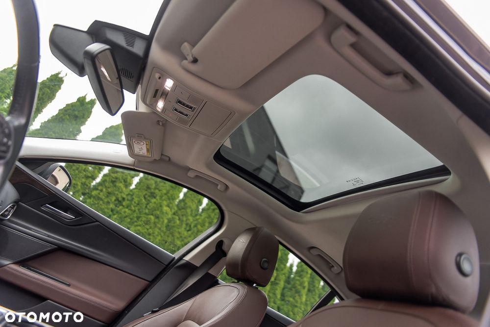 Jaguar XE 2.0 T Prestige - 23
