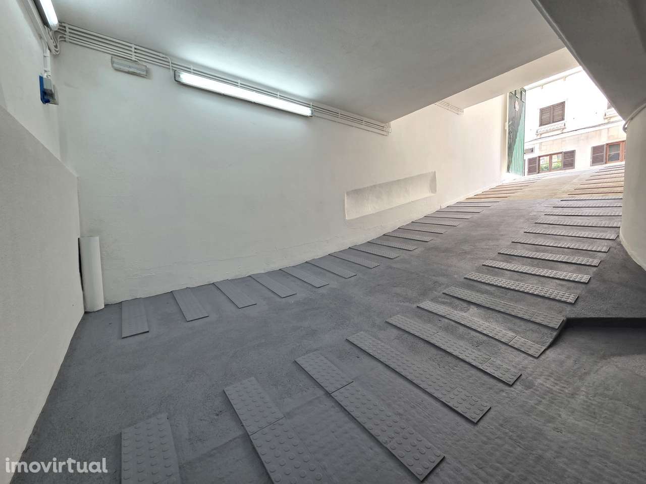 Alugo Espaço Comercial/ Armazém Sesimbra Vila - Grande imagem: 4/19