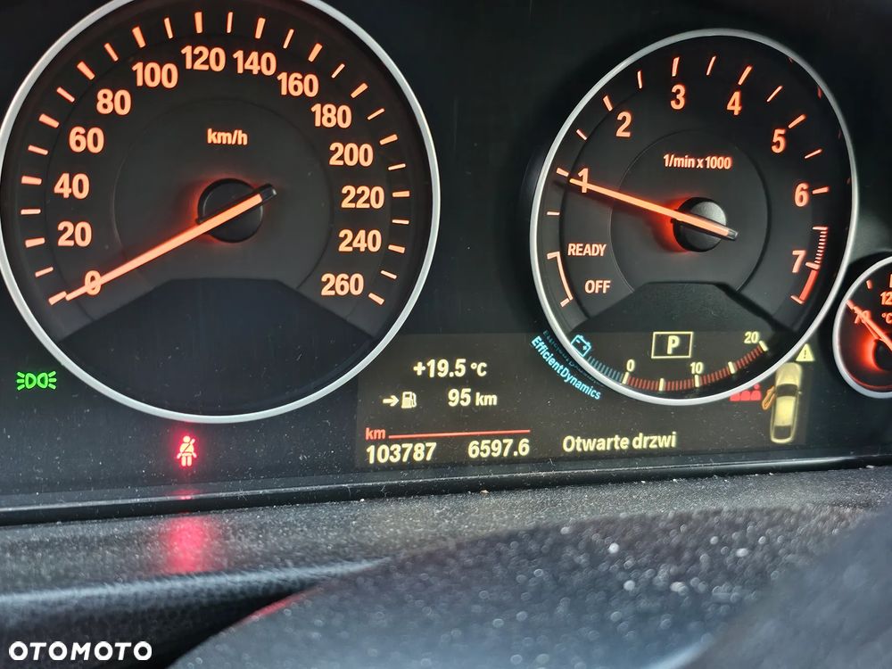 BMW Seria 3 320i xDrive - 19