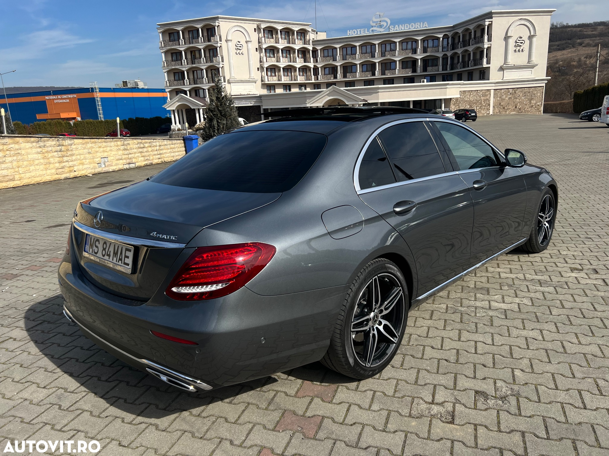 Mercedes-Benz E 220 d 4Matic 9G-TRONIC AMG Line - 13