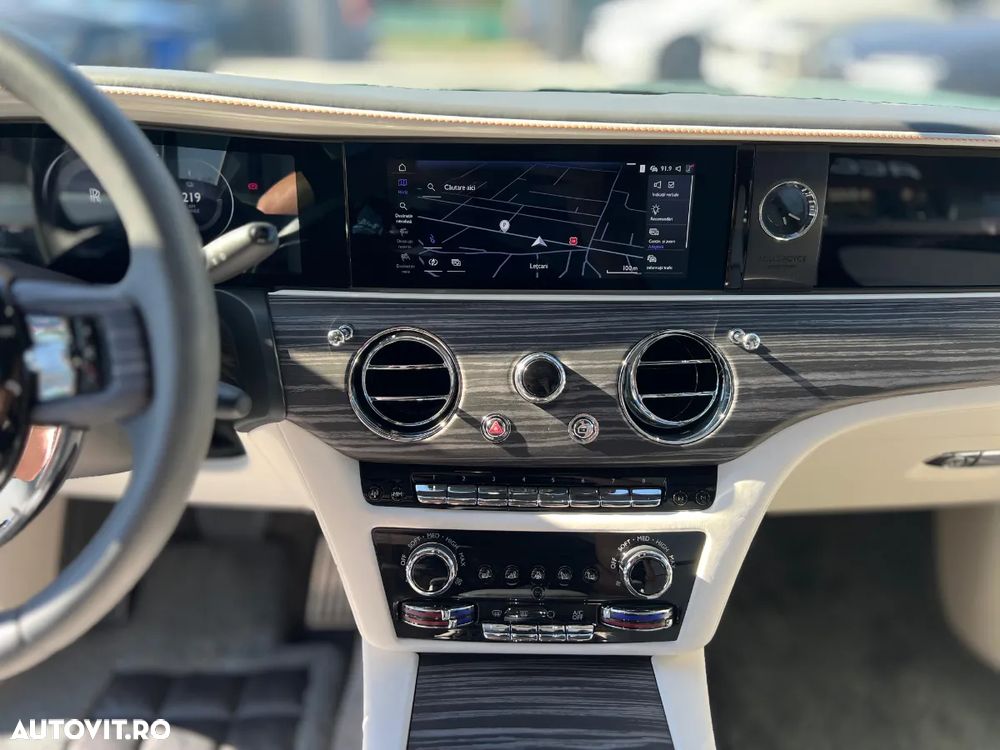 Rolls-Royce Spectre - 25