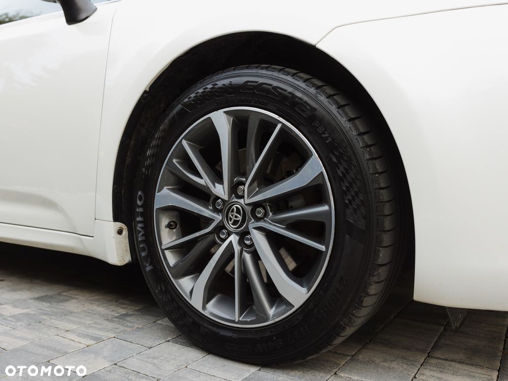 Toyota Avensis 2.0 D-4D Prestige - 24