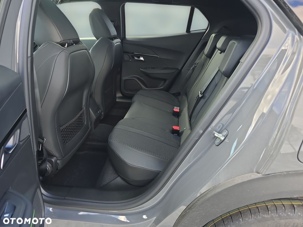 Peugeot 2008 PureTech mHEV GT E-DCS6 - 13
