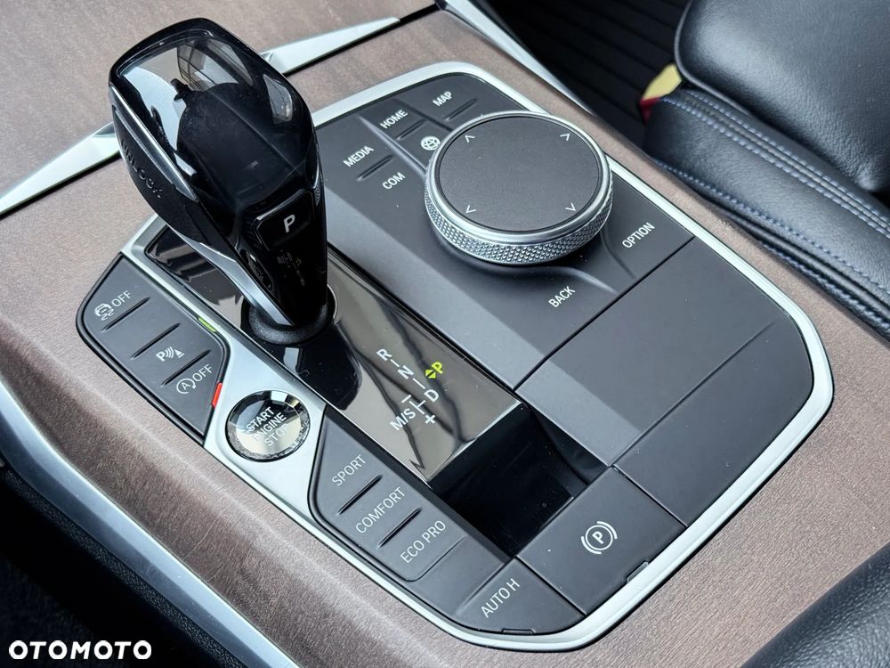 BMW Seria 3 330i xDrive M Sport sport - 24