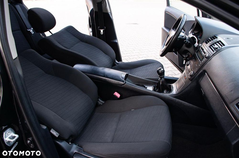 Toyota Avensis 2.2 D-4D X - 25