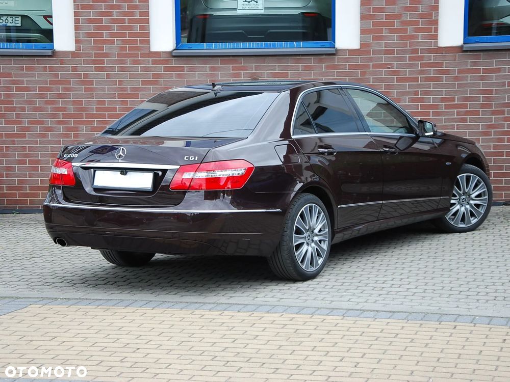 Mercedes-Benz Klasa E ver-200-cgi-blueefficiency-elegance - 22