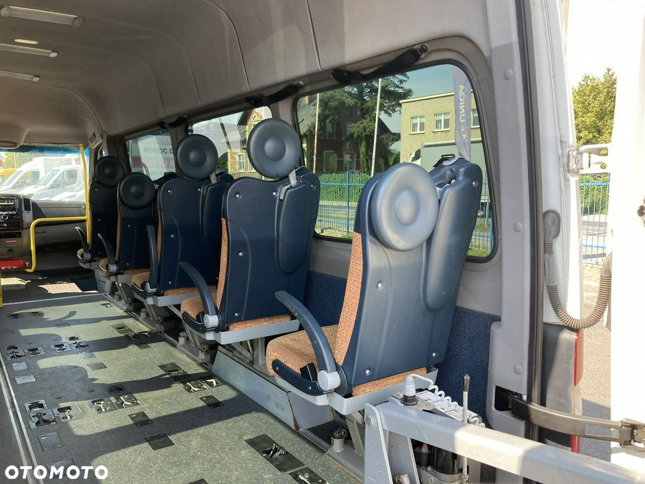 Mercedes-Benz Sprinter - 25