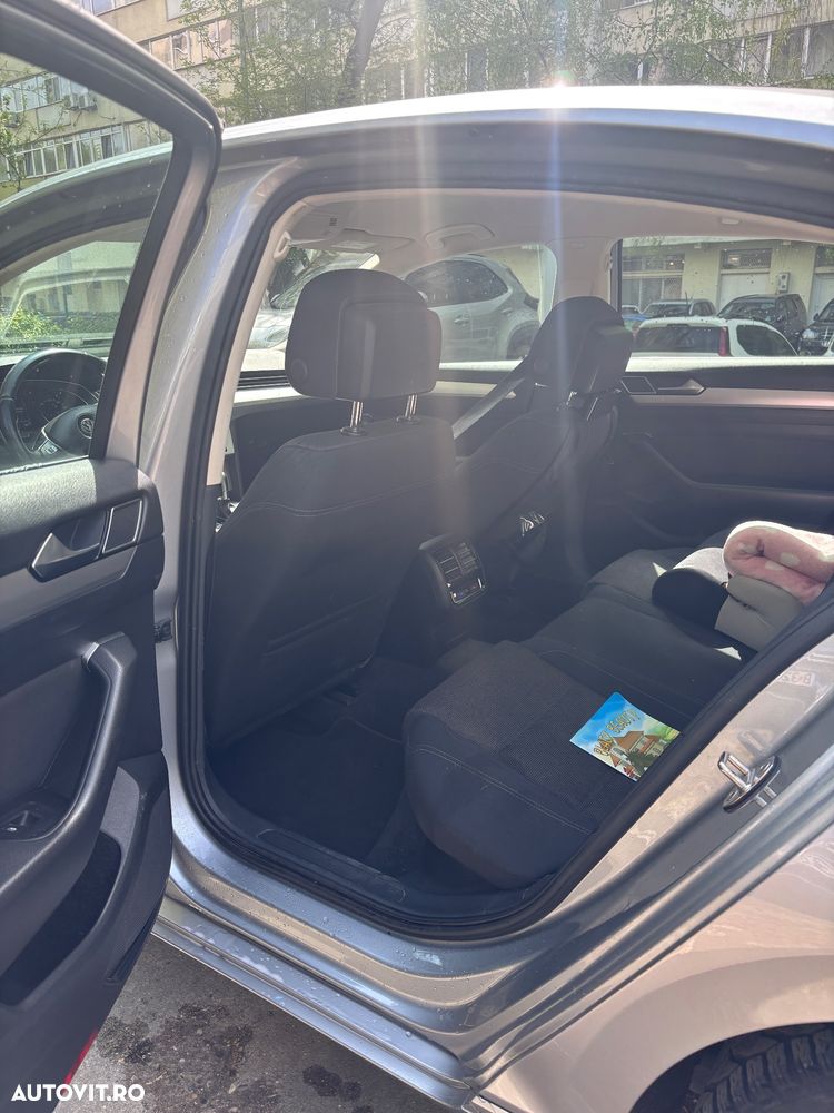 Volkswagen Passat 2.0 TDI DSG Comfortline - 9