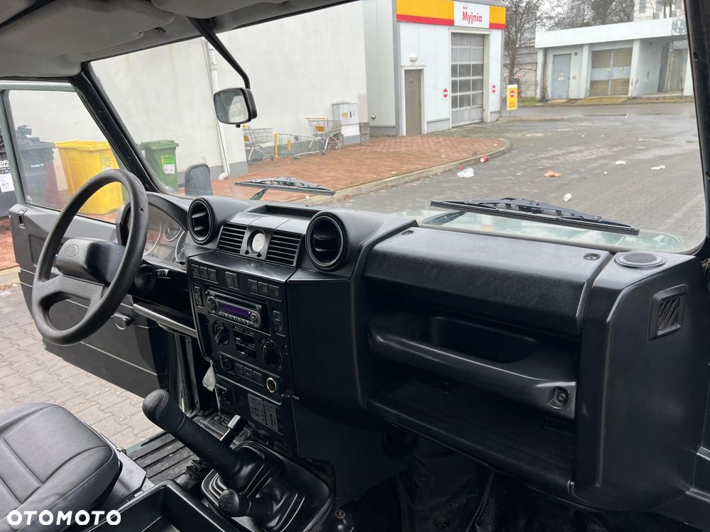 Land Rover Defender - 11