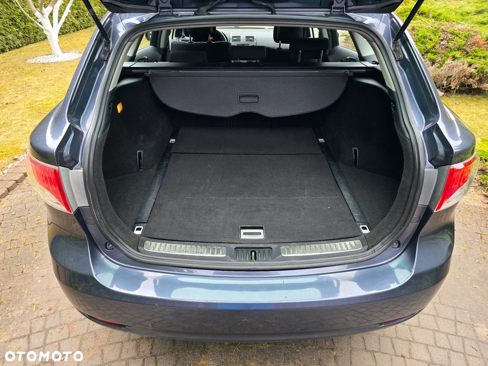 Toyota Avensis 1.6 Sol - 12