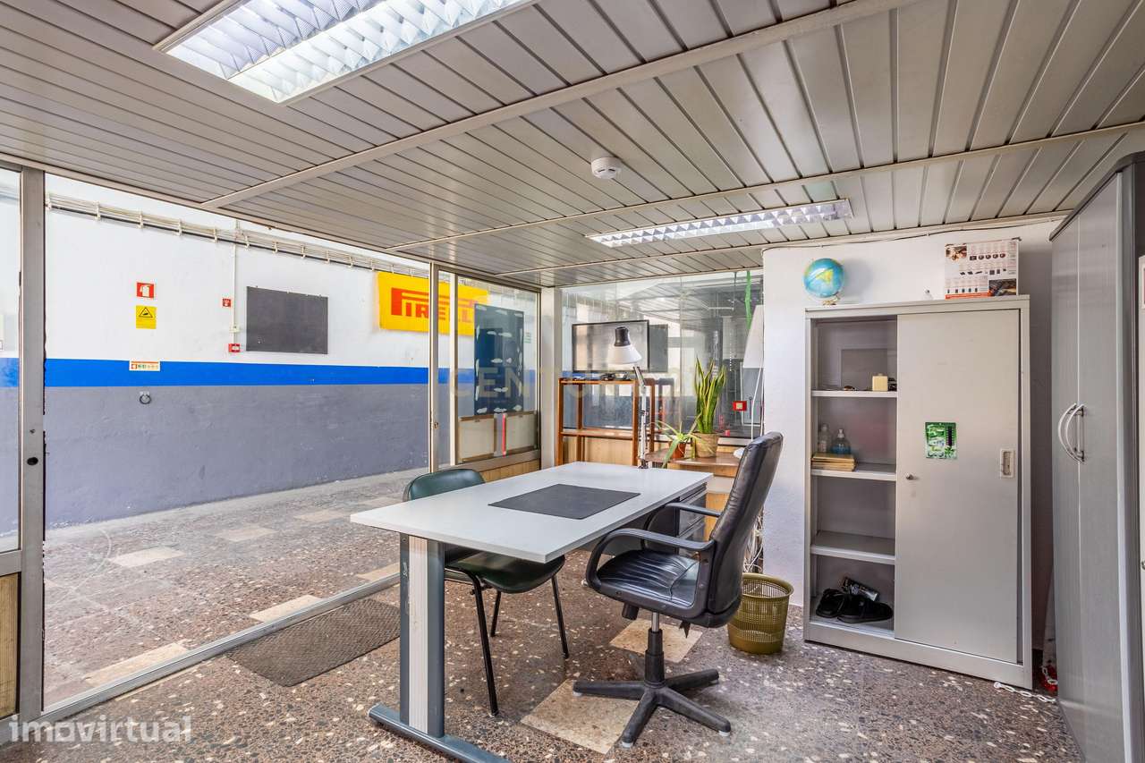 ARMAZÉM 410 m² NO BARREIRO — ESPAÇO ESTRATÉGICO PARA O SEU NEGÓCIO - Grande imagem: 4/28
