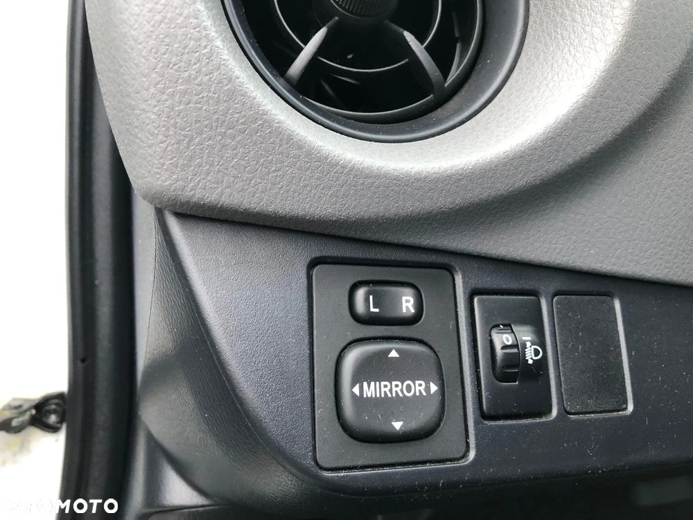 Toyota Yaris - 11