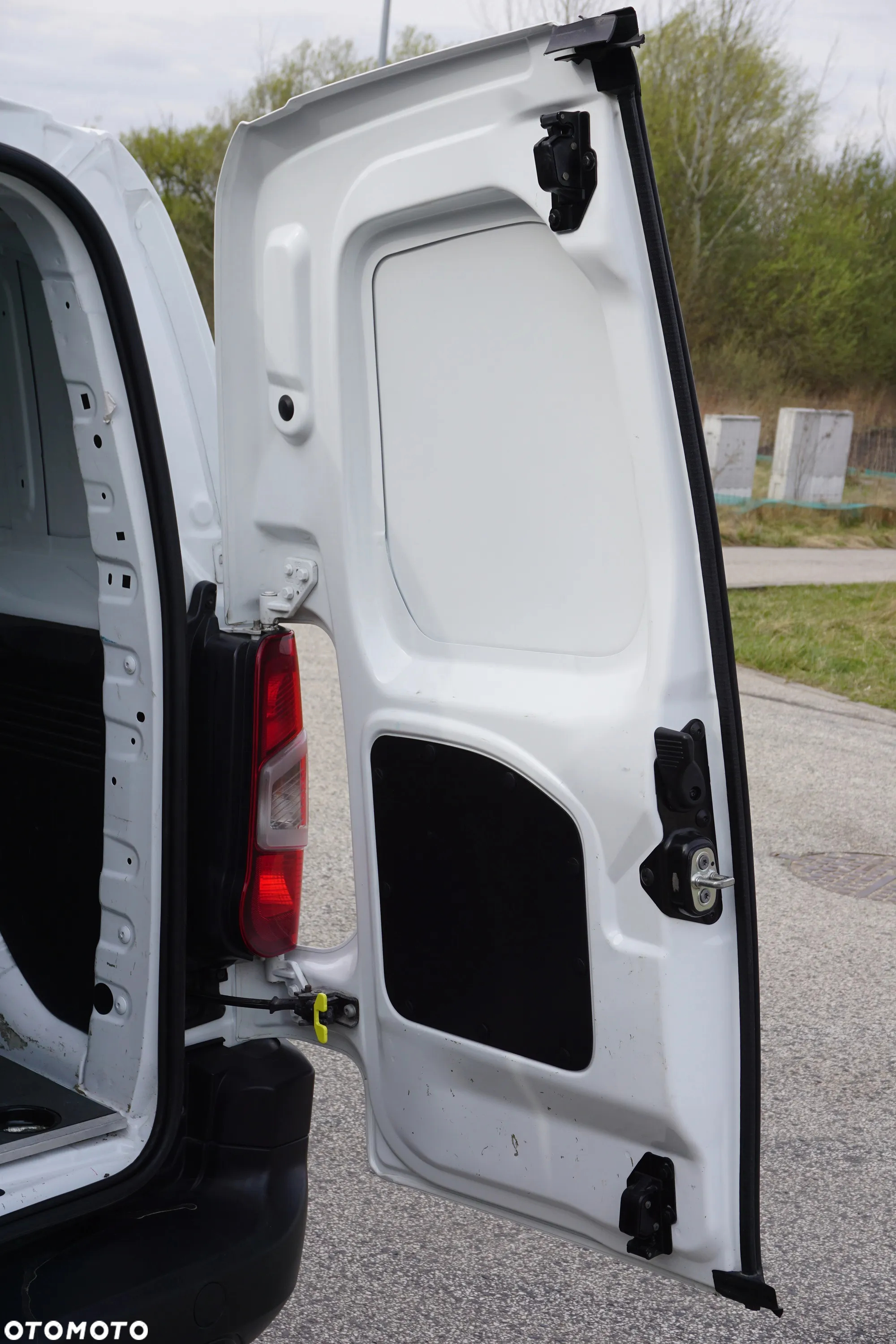 Toyota Proace City 1.5 D-4D Long 2,3t Active (bryg.) - 32