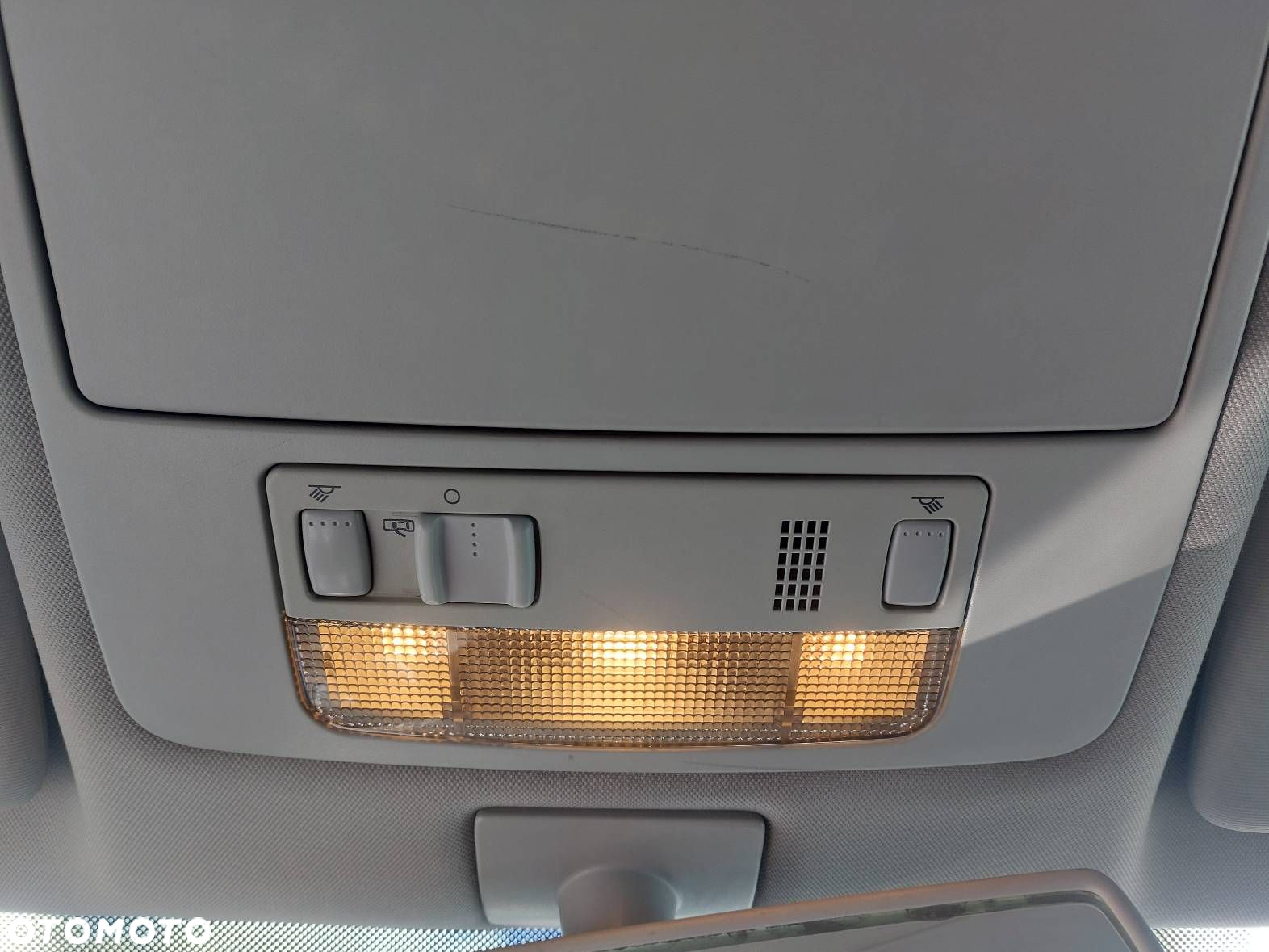 LAMPKA PODSUFITKI SCHOWEK GÓRNY NA OKULARY VW TOURAN I - 2