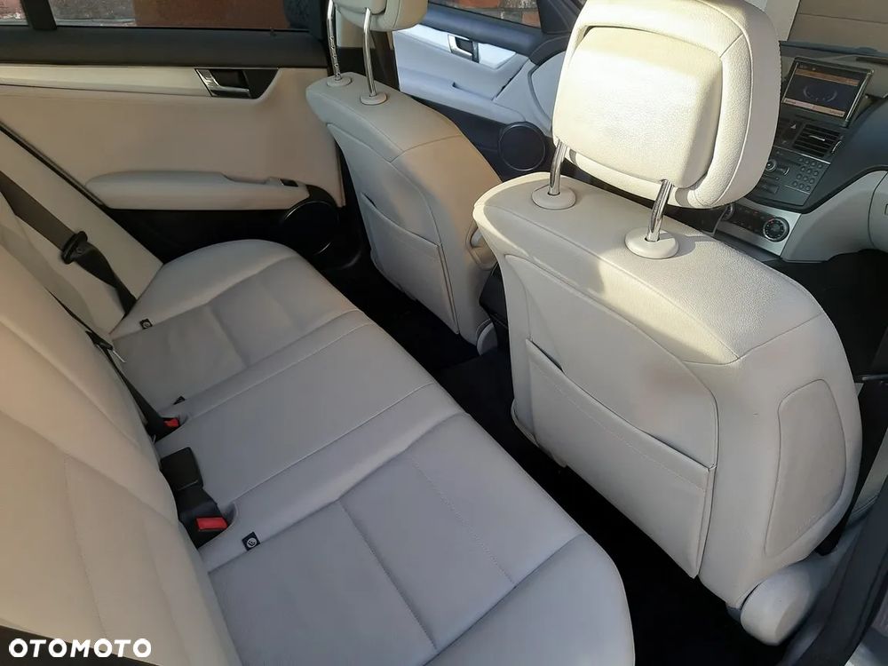 Mercedes-Benz Klasa C 220 CDI DPF Avantgarde - 11