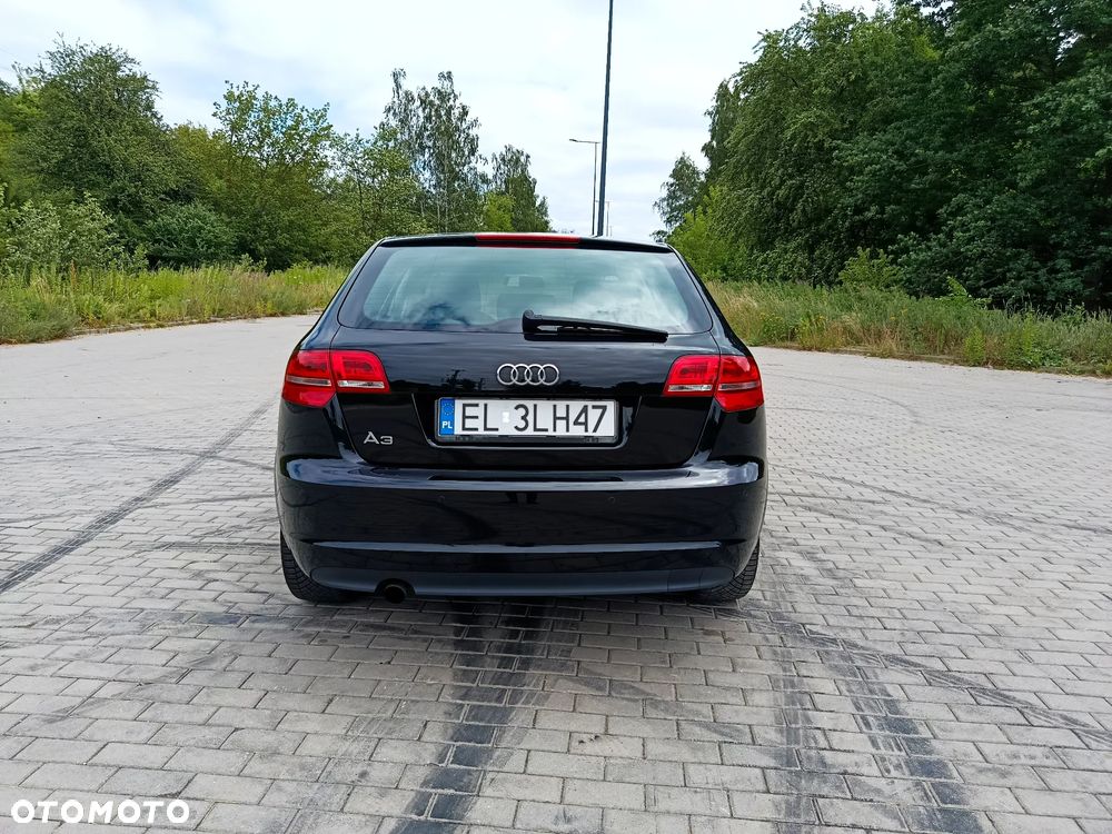 Audi A3 Sportback 1.6 Ambiente - 4