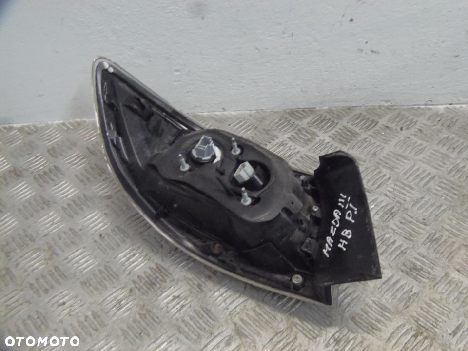 LAMPA PRAWA TYŁ TYLNA W BŁOTNIK MAZDA 3 II BL HB - 3