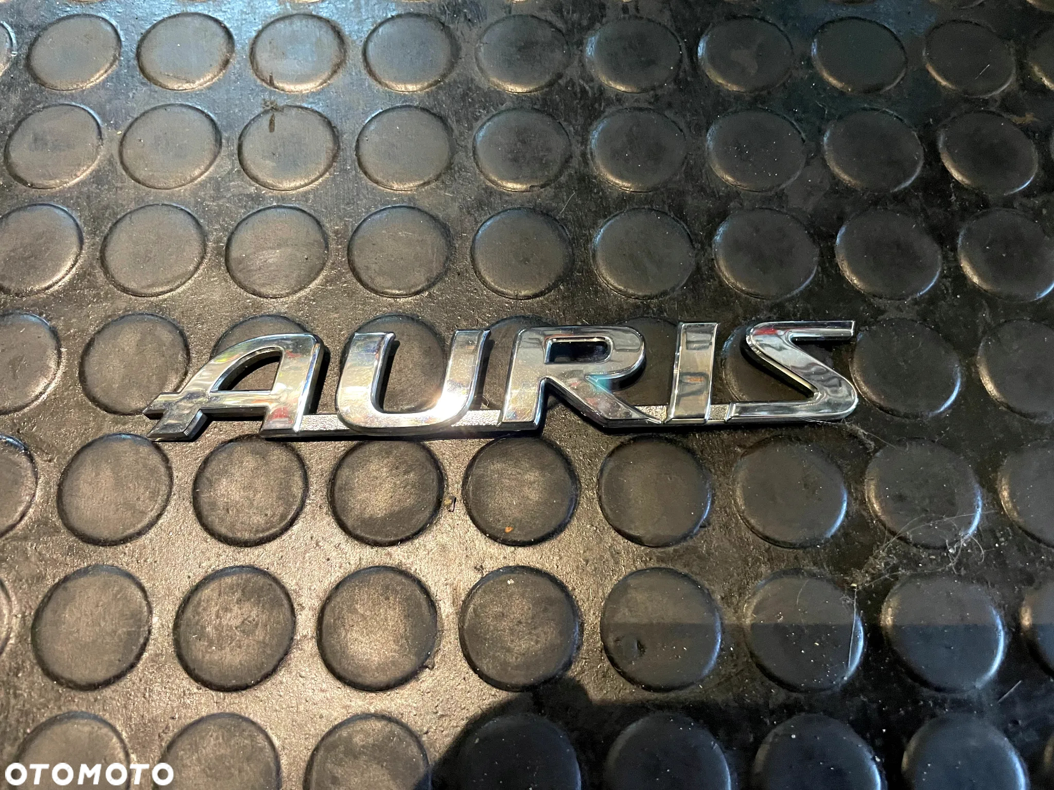 Emblemat znaczek znaczki TOYOTA AURIS II - 2