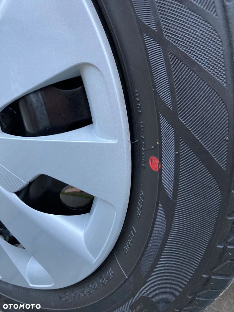 Toyota Yaris - 10