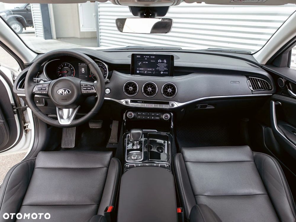 Kia Stinger 2.0 T-GDI GT Line - 16