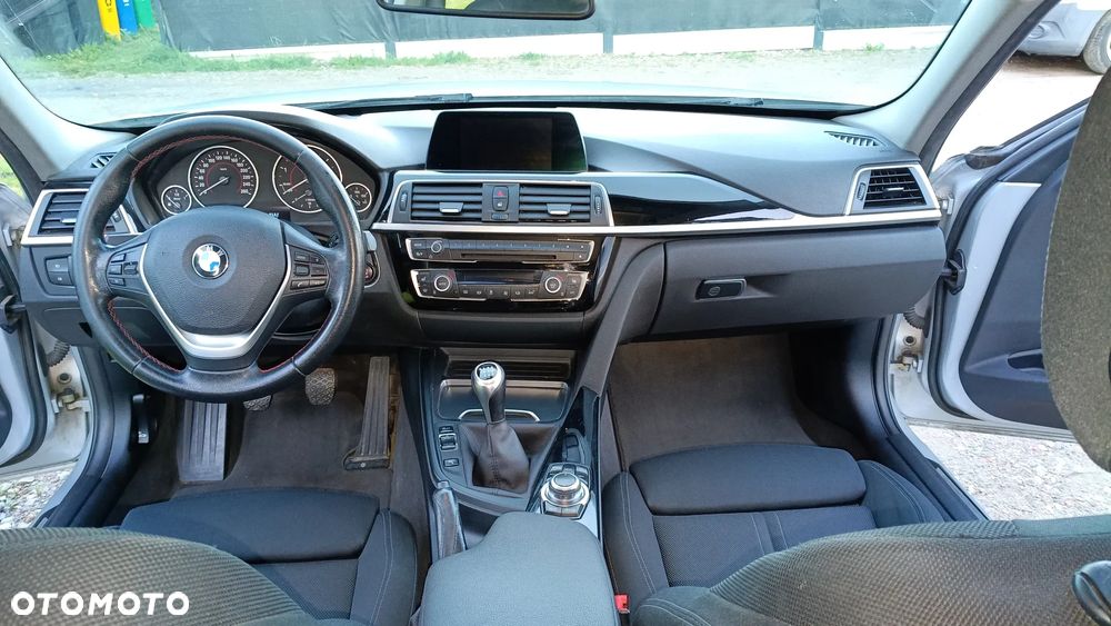 BMW Seria 3 325d Sport Line - 8