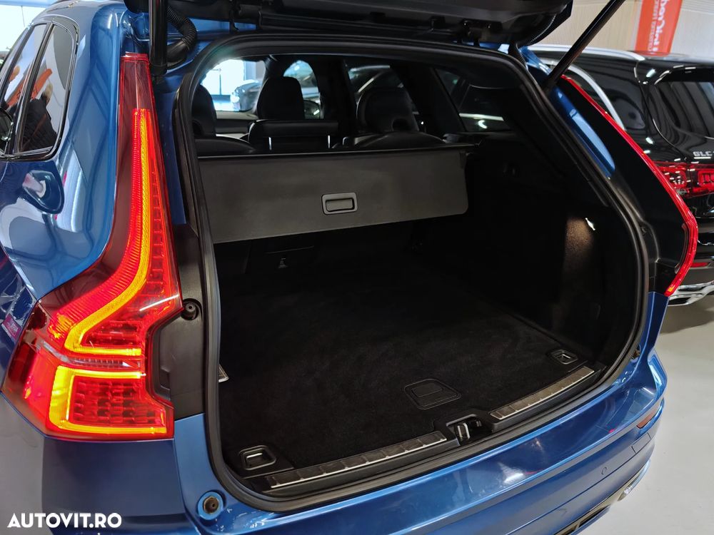 Volvo XC 60 B5 MHEV AWD R-Design - 35