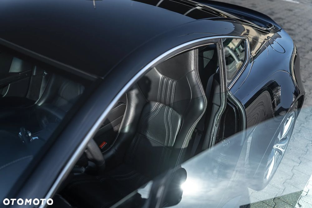 Aston Martin V12 Vantage Carbon Black - 21
