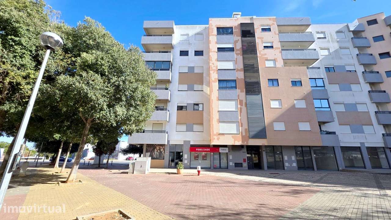 Apartamento T3 com varandas e vista desafogada em Portimão - Grande imagem: 4/32