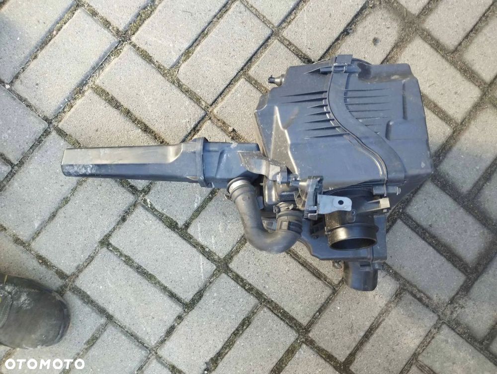 ford focus 2013 obudowy filtrów powietrza - 1