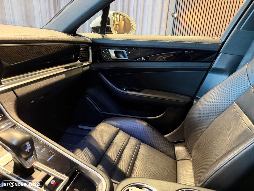 Porsche Panamera Sport Turismo 4 E-Hybrid Platinum Edition - 31