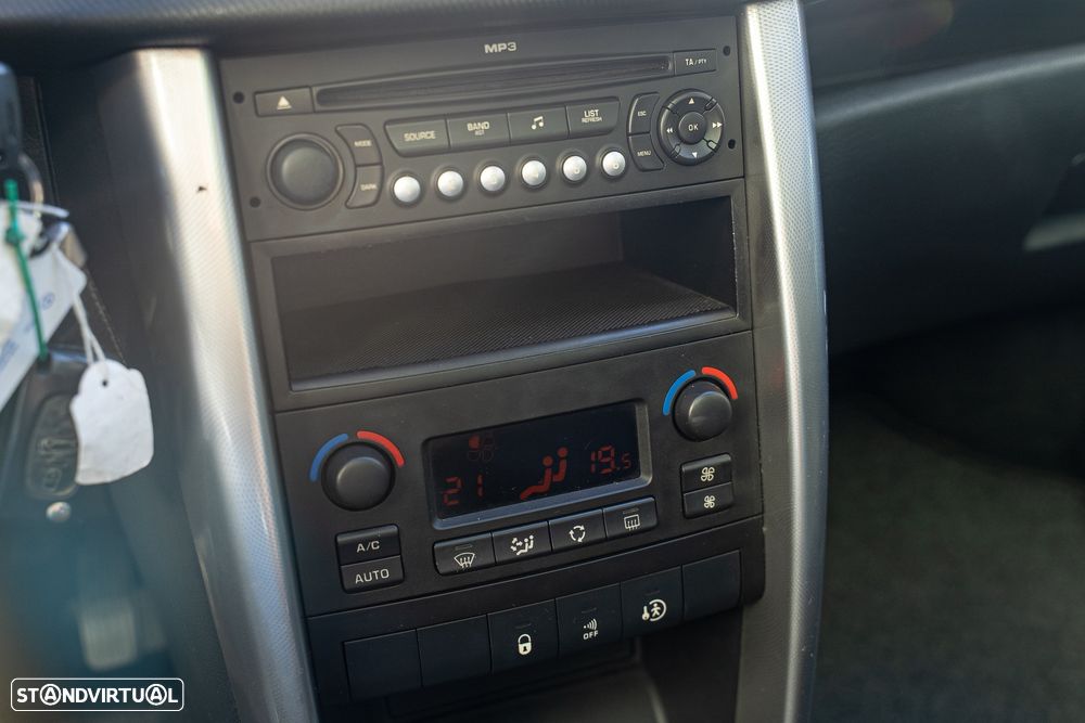 Peugeot 207 SW 1.4 Premium - 16