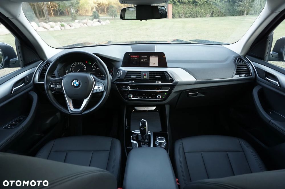 BMW X3 xDrive20i Advantage - 25