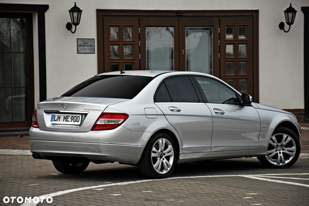 Mercedes-Benz Klasa C 200 7G-TRONIC Avantgarde Edition - 24