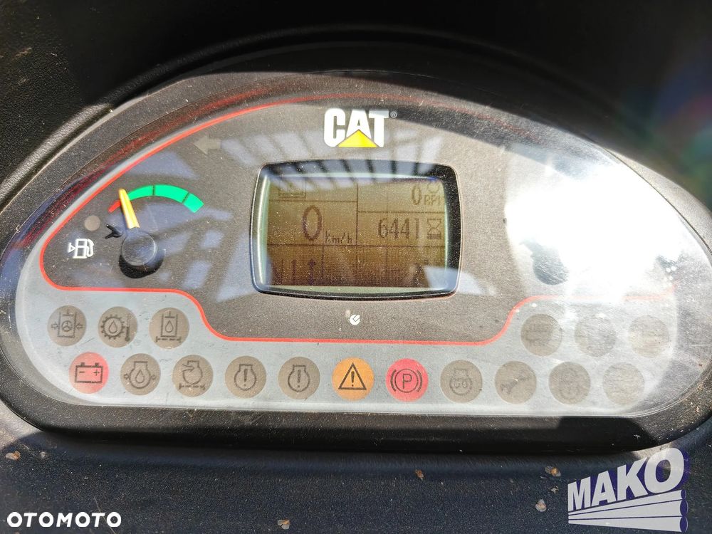 Caterpillar TH407 - 10