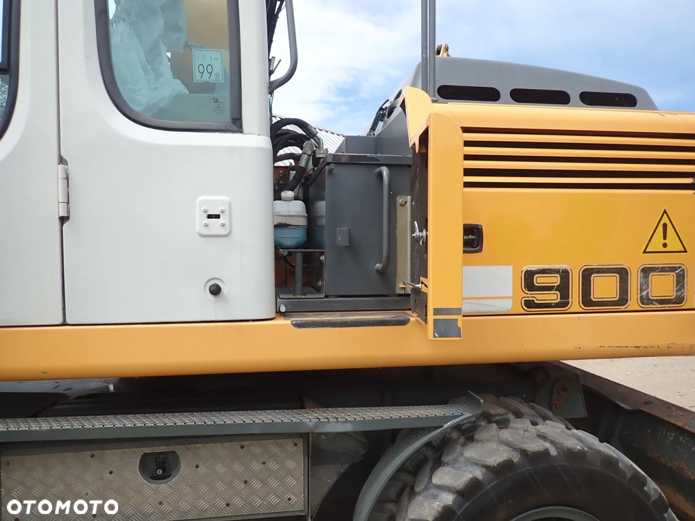 Liebherr A900C - 11