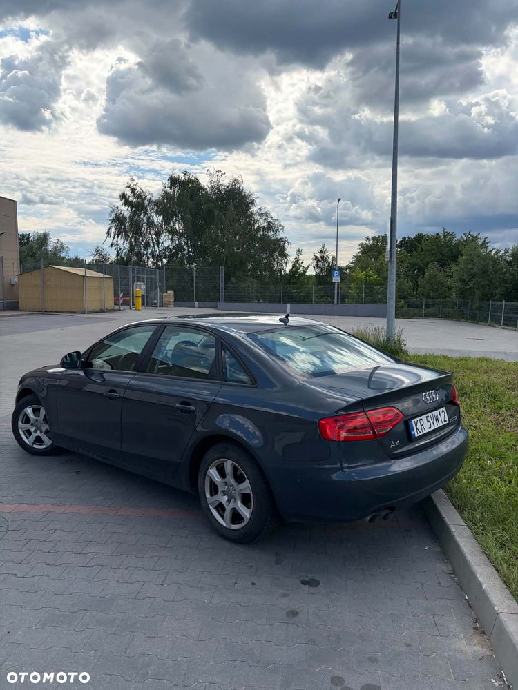 Audi A4 Limousine - 5