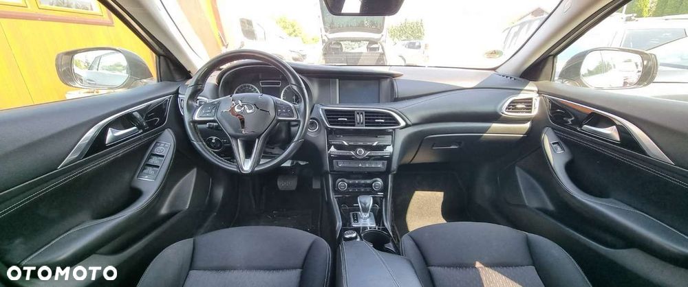 Infiniti Q30 - 7