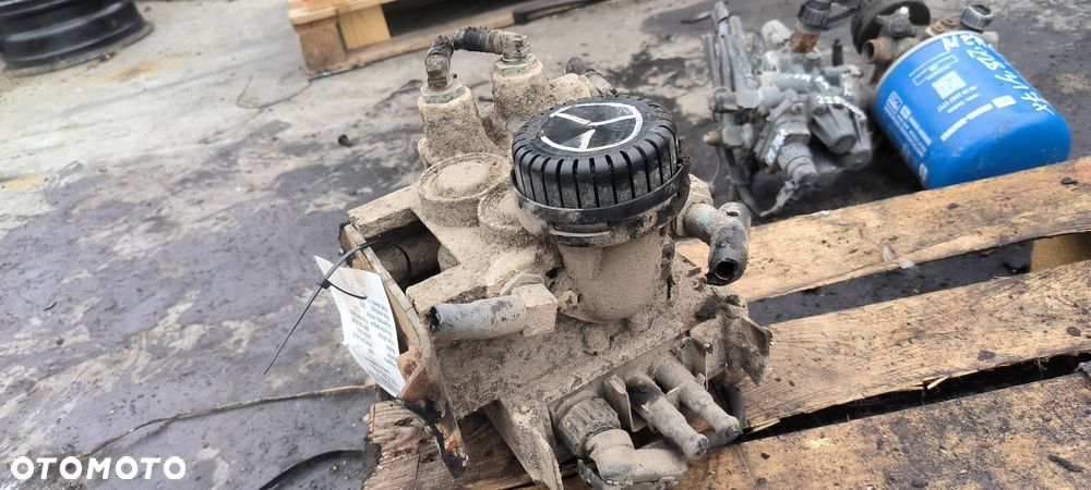 ZAWÓR POWIETRZA MERCDES-BENZ AXOR 2528L - 6