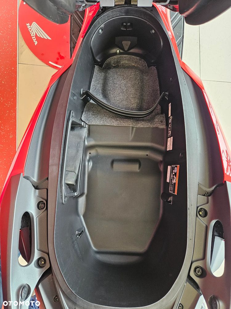Honda ADV350 - 11