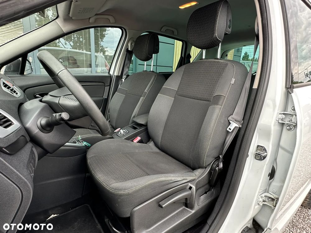 Renault Scenic 1.5 dCi Emotion - 13