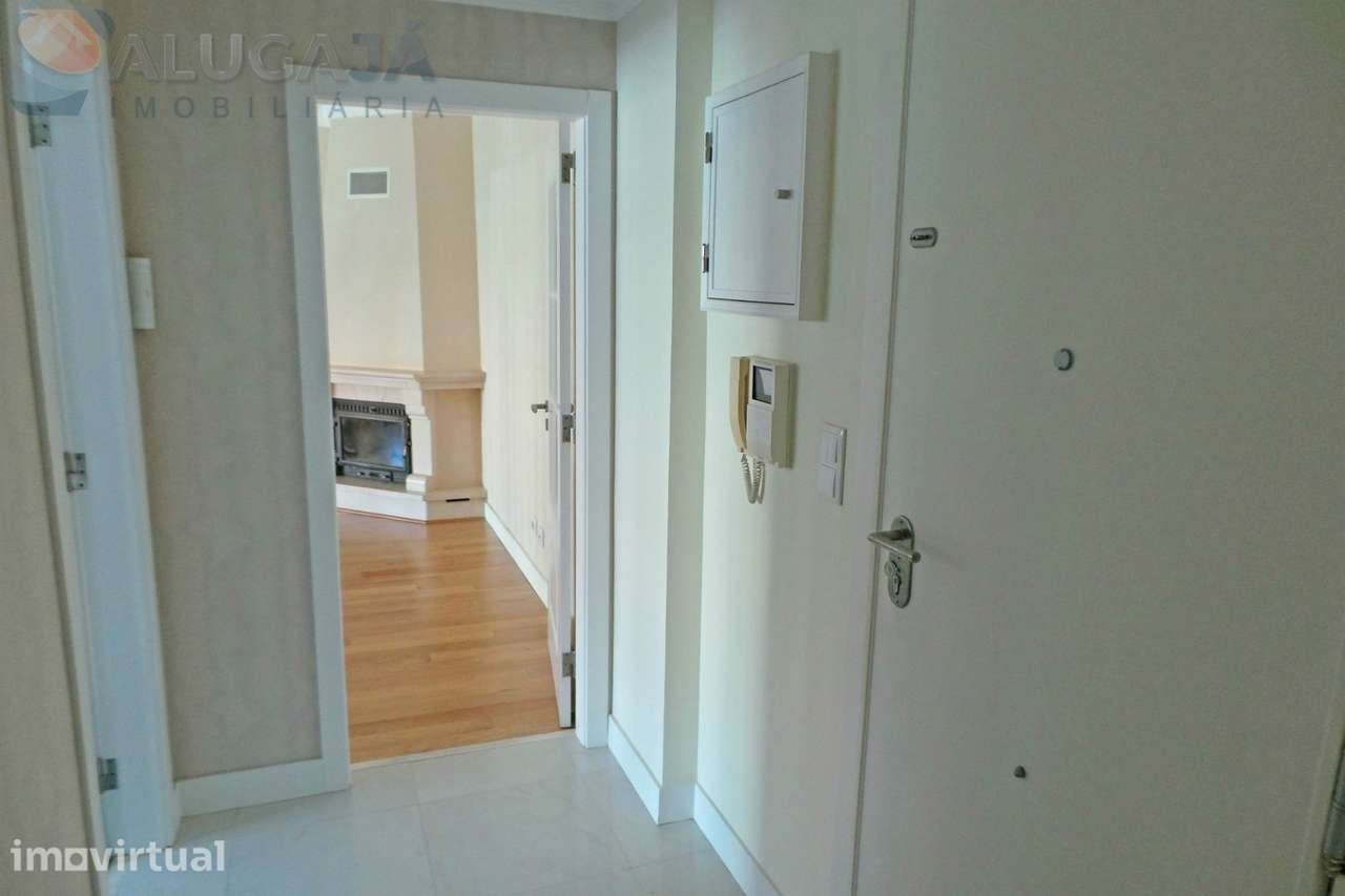 Apartamento T2 em zona central de São Marcos com lareira e marquise - Grande imagem: 4/26