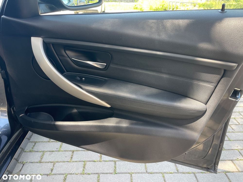 BMW Seria 3 320i - 23