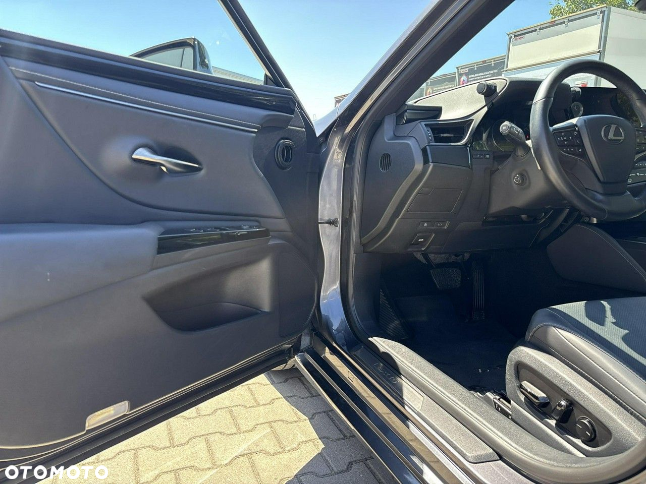 Lexus ES 300h Business Edition - 10