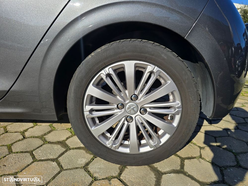 Peugeot 208 1.2 PureTech Signature - 9
