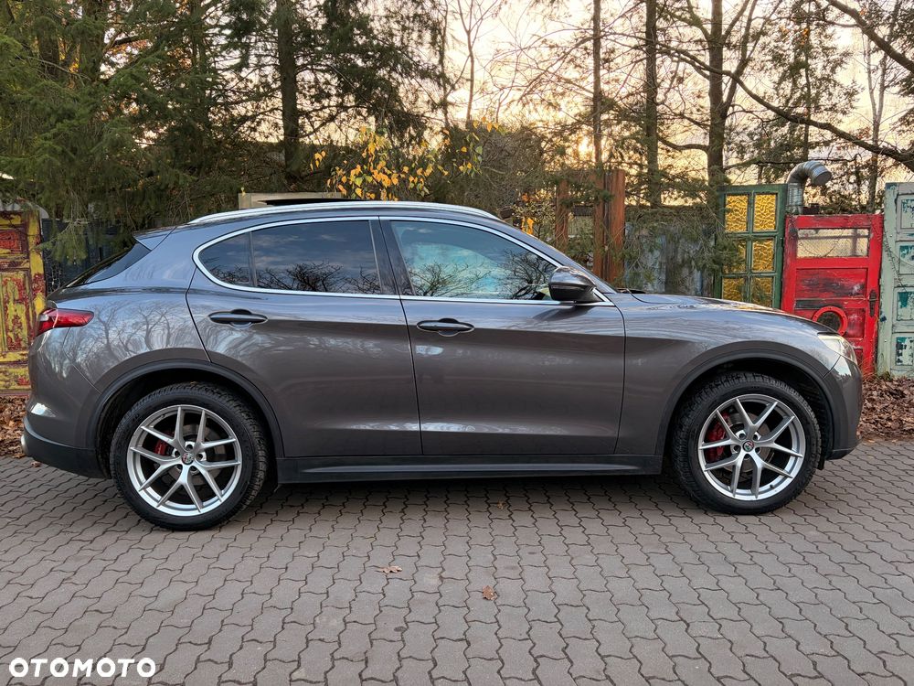 Alfa Romeo Stelvio - 13